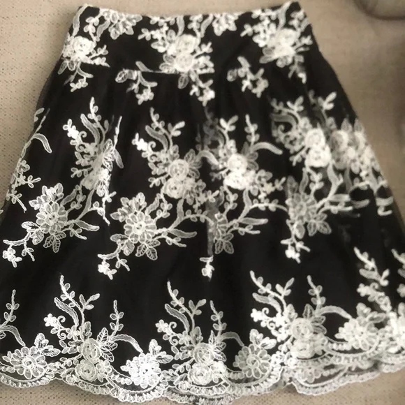 ADRIANNA PAPELL women’s skirt size 4 - Picture 2 of 4